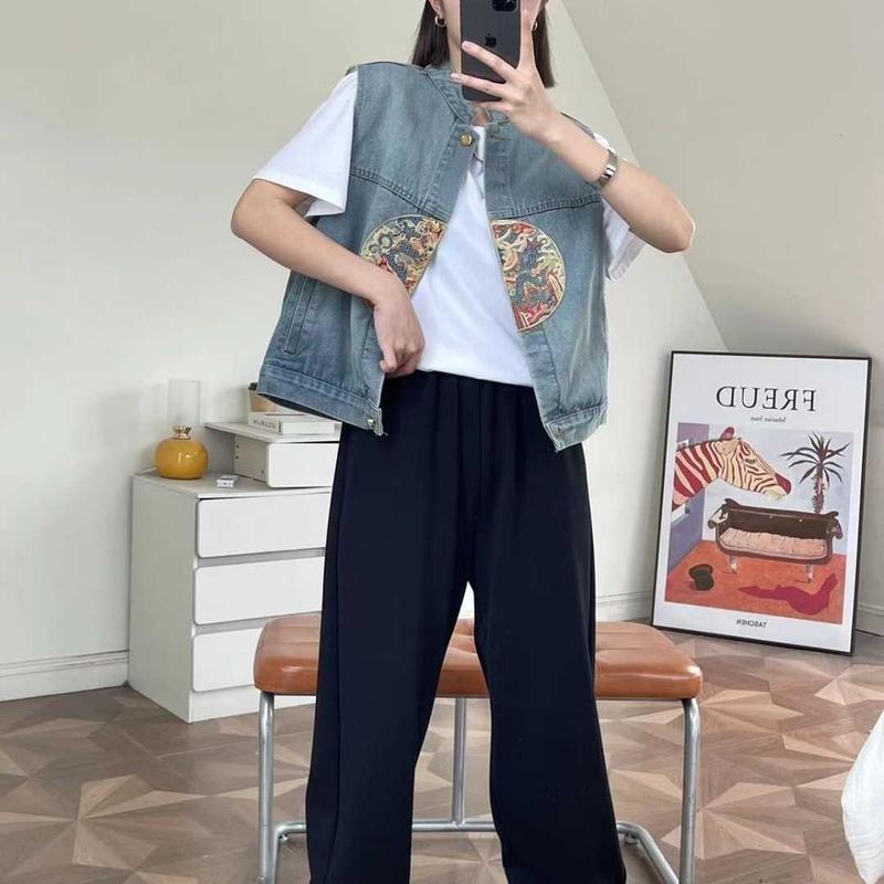 Product Introduction of Summer 2024 Vest Design Is Super Nice Machine Embroidery Blue New Chinese Style Traditional Denim Vest for Women Womenswear Tops 6