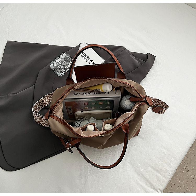 Product Introduction of Nylon Cloth Large Capacity Portable Tote Bag 2025 Spring and Summer New Shoulder Gym Bag Lightweight Commuter Crossbody Bag 11