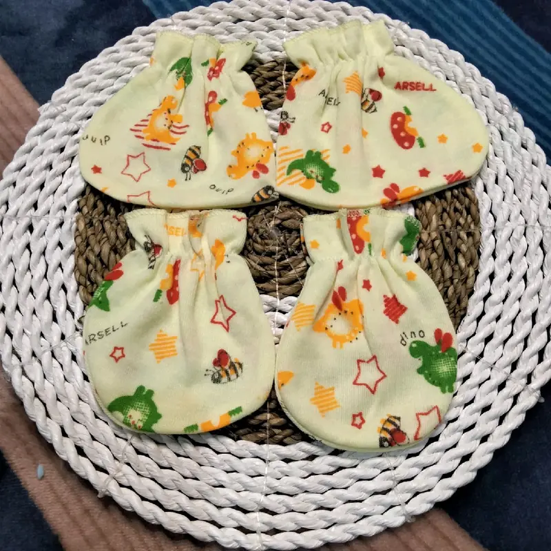 Sarung tangan dan sarung kaki bayi Newborn parsel 1