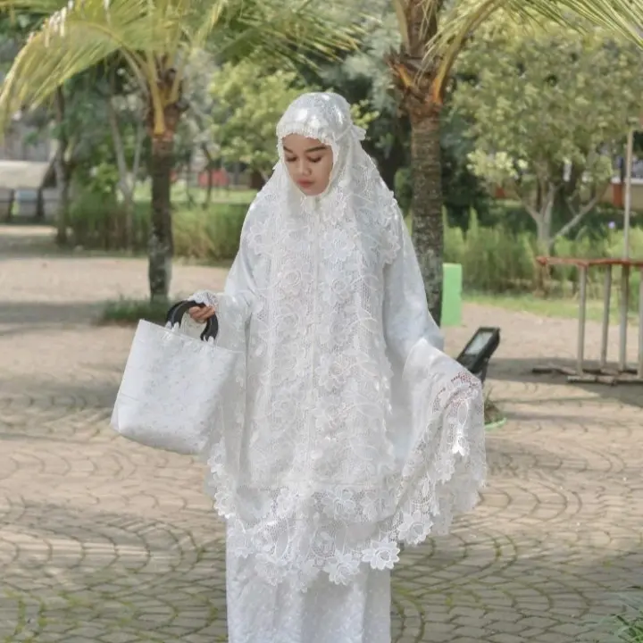 Mukenah mukena dewasa jumbo brukat prada sutra paris original premium motif terbaru 2022 2023 bisa cod bayar di tempat 2