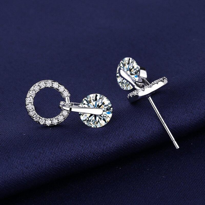 Product Introduction of (With Gra Certificate) Moissanite Diamond Earrings Noble Elegant Ear Studs 17