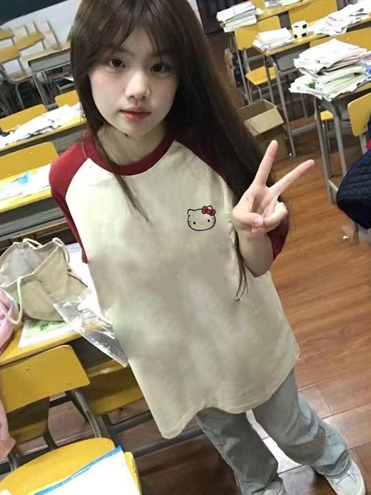 Product Introduction of Áo Thun Hello Kitty ngắn Tay, Nữ, Phong Cách Đại Học Ngọt Ngào Màu Tương Phản, Tay Raglan, Dáng Rộng Rãi Và Dễ Thương, Áo Thích Hợp, Phong Cách Ins, Năm 2024 Top Women 7