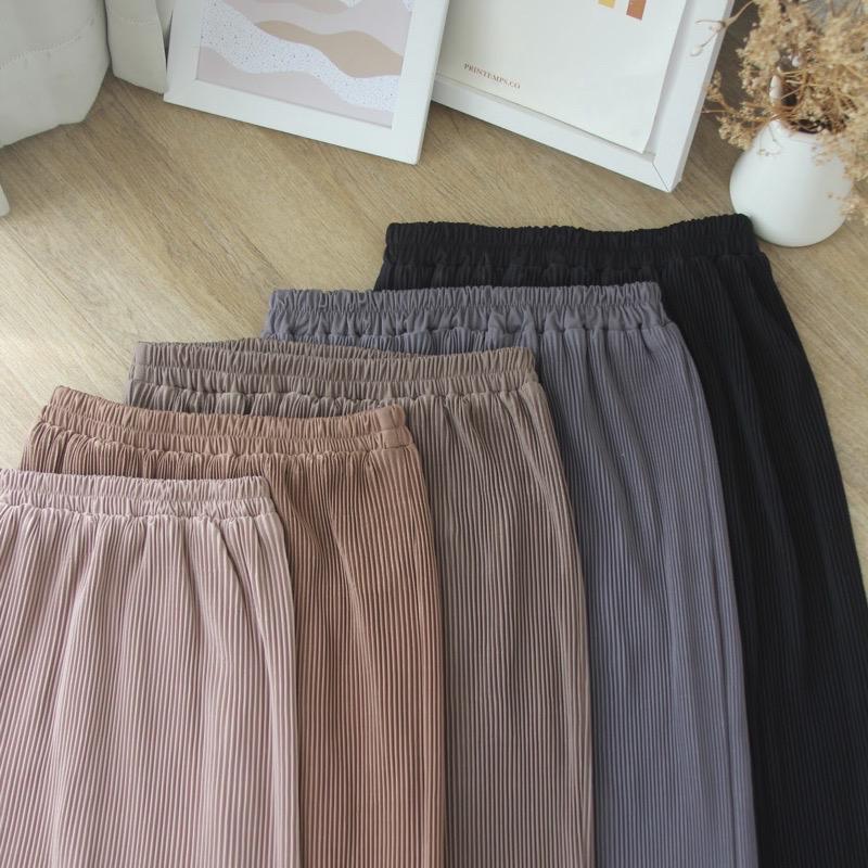 ROK PLISKET LIDI PANJANG BAHAN HYGET PREMIUM Katun Poliester Polos Bunga Setrip Polka Dot Hitam Cokelat Navy Putih A-Line Hitam Putih Bunga Polos Slim-fitting Low Waist Mini Santai Katun Karet Nyaman Wanita Melar Motif Baju Polkadot Casual Cewek Muslim ROK PLISKET LIDI PANJANG BAHAN HYGET PREMIUM Katun Poliester Polos Bunga Setrip Polka Dot Hitam Cokelat Navy Putih A-Line Hitam Putih Bunga Polos Slim-fitting Low Waist Mini Santai Katun Karet Nyaman Wanita Melar Motif Baju Polkadot Casual Cewek Muslim