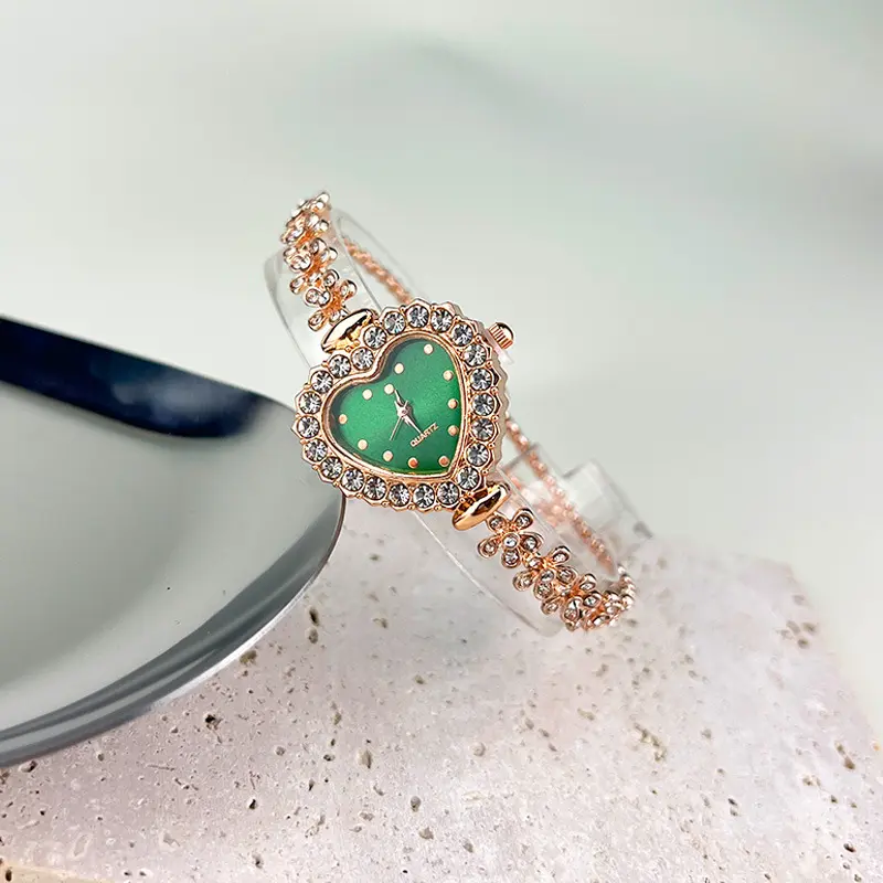 Perfected vintage-style light luxury fashionable WOMEN'S quartz watch, imported new design, heart-shaped watch