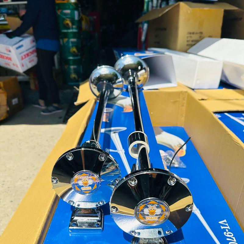 Kèn Hơi ong trắng Đài Loan gồm cây 97cm và cây 75cm điện áp 12/24v