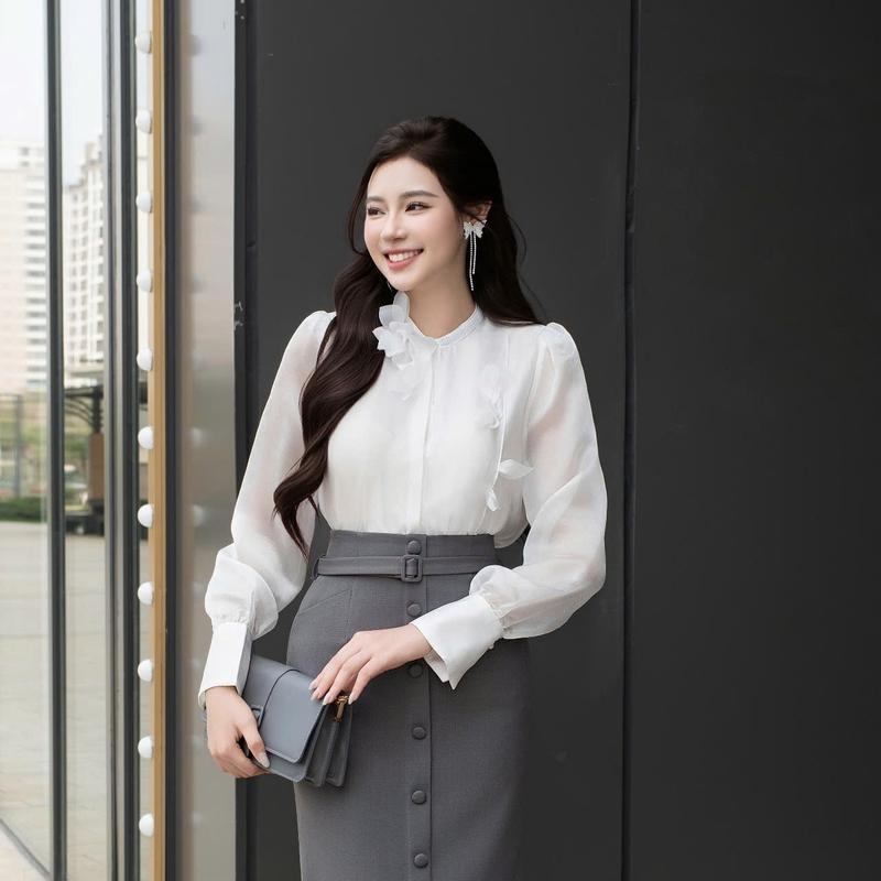  Áo Sơ Mi Nữ CCHAT Dáng Suông Kiểu Cổ Tàu Chất Voan Đính Hoa Laze 55FDV1004ST 