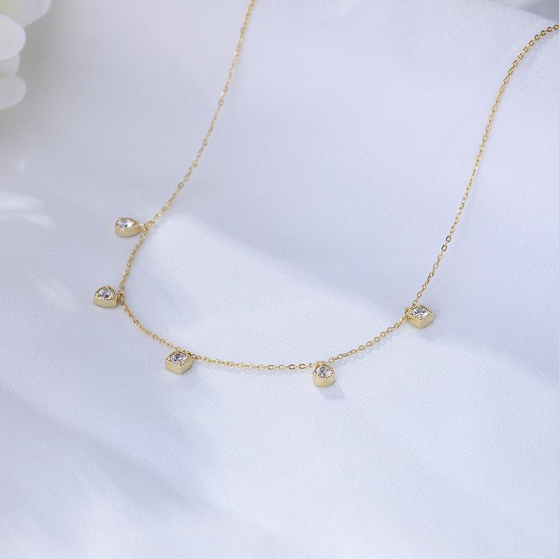 Product Introduction of Silver Simple Versatile Zircon Clavicle Chain Geometric Small Square Inlaid Diamond Pendant Necklace 5