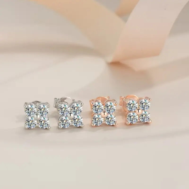 LLXYW Real Moissanite 0.8ct Four Leaf Clover Design Round Cut White D Vintage Stud Earrings In S925 Sterling Silver With GRA Certification Can Pass Test
