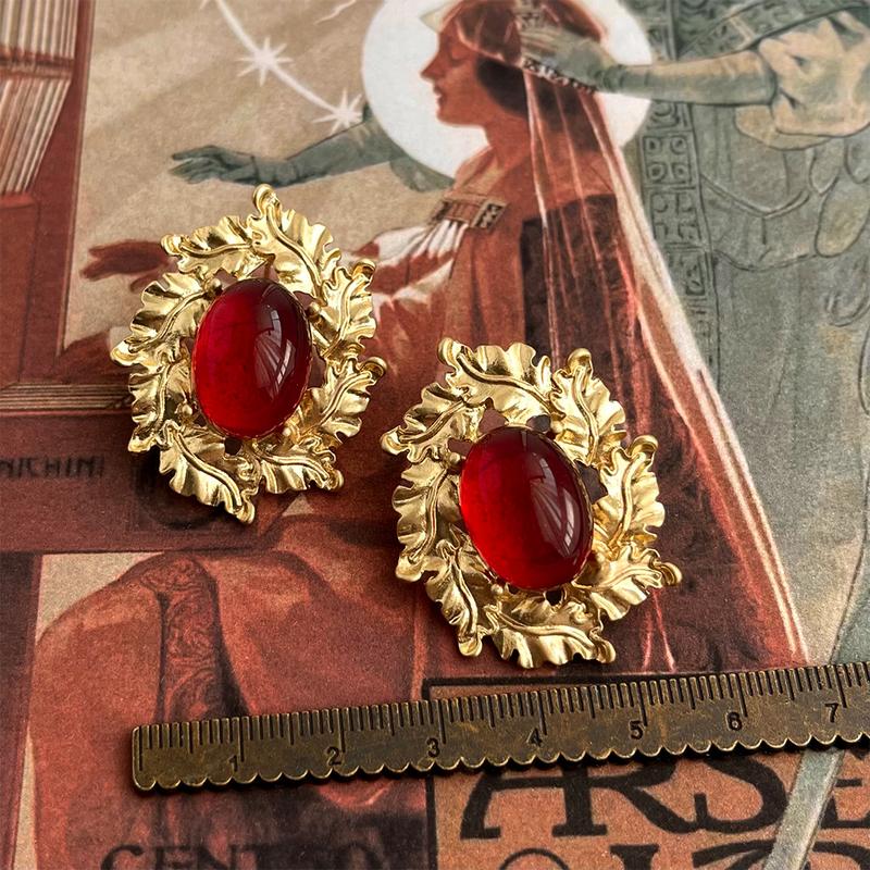 Product Introduction of Vintage Light Antique Style Exaggerated Heavy Industry Earrings French Court Vintage Wine Red Earrings High-Grade Ear Rings 7