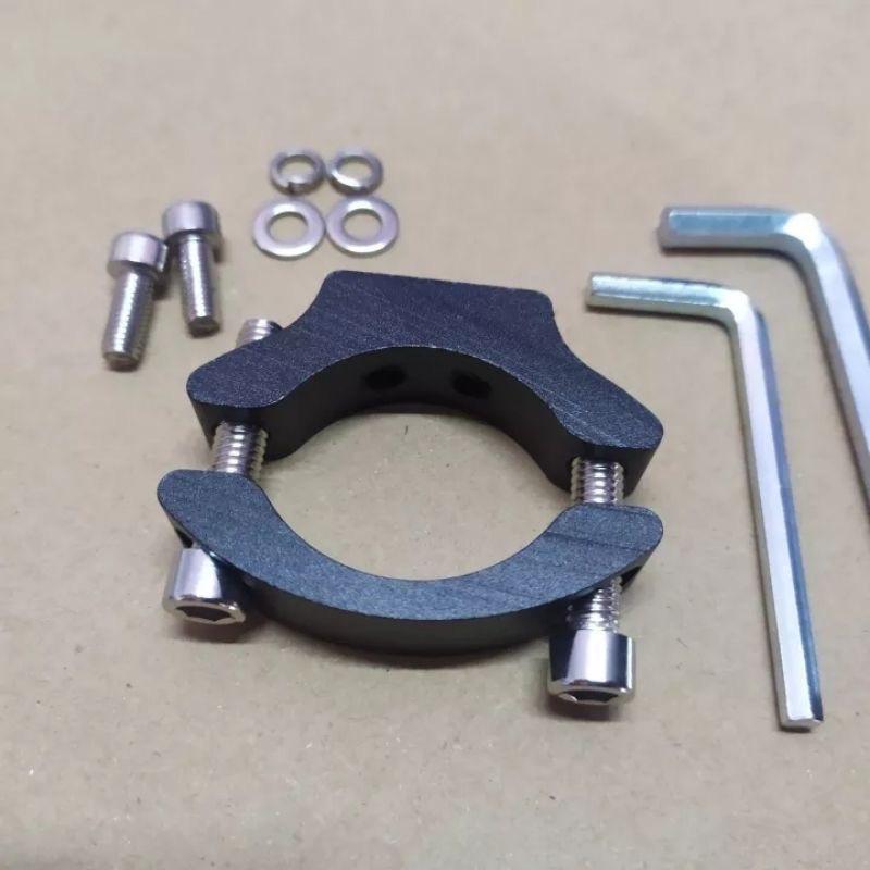 Pat gắn đèn trợ sáng L4x chống đổ và ghi đong