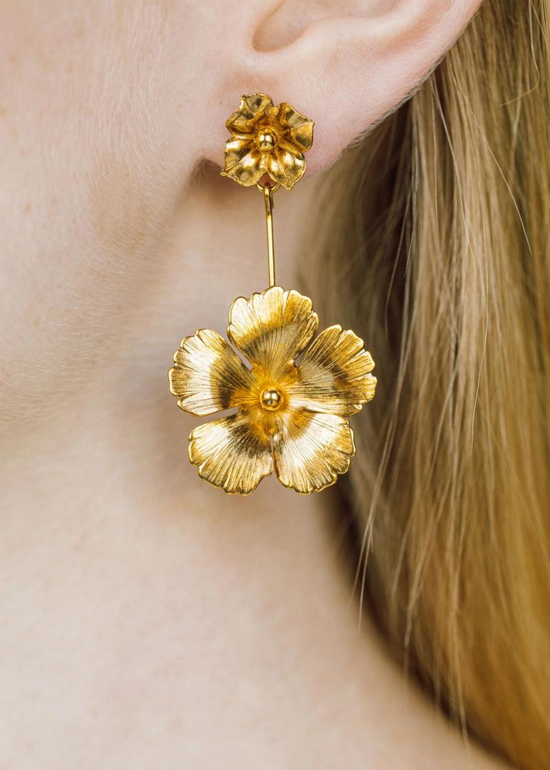 Product Introduction of Women 18K Gold Plated Pendant Earrings Flower Petal Earrings 3