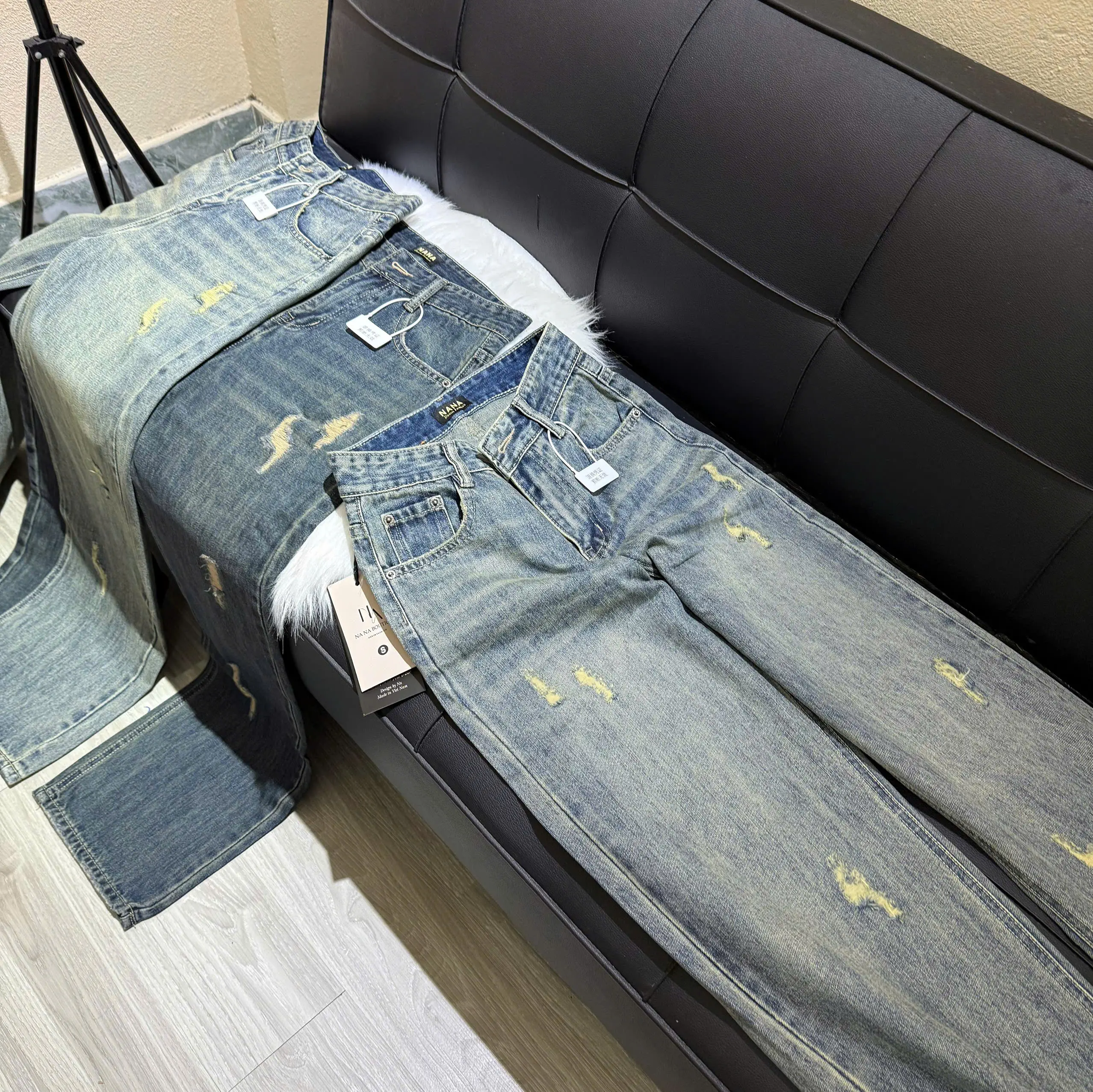 [N848-NA NA DENIM]  Quần Jean Suông mài rách kiểu chất vải QCCC mềm mịn màu dơ nhạt, đậm bụi dài 103cm