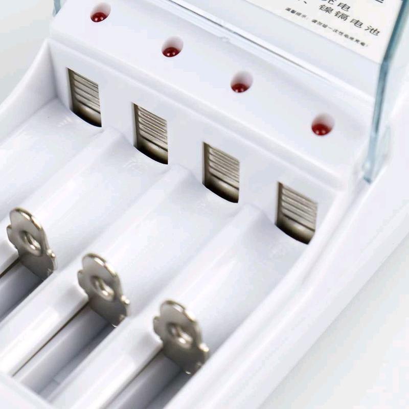 Paket Combo Charger B02 Plus Baterai AAA Doublepow Charger Baterai 4 slot AA/AAA with 4PCS AAA 900mAh - DP-B02 4