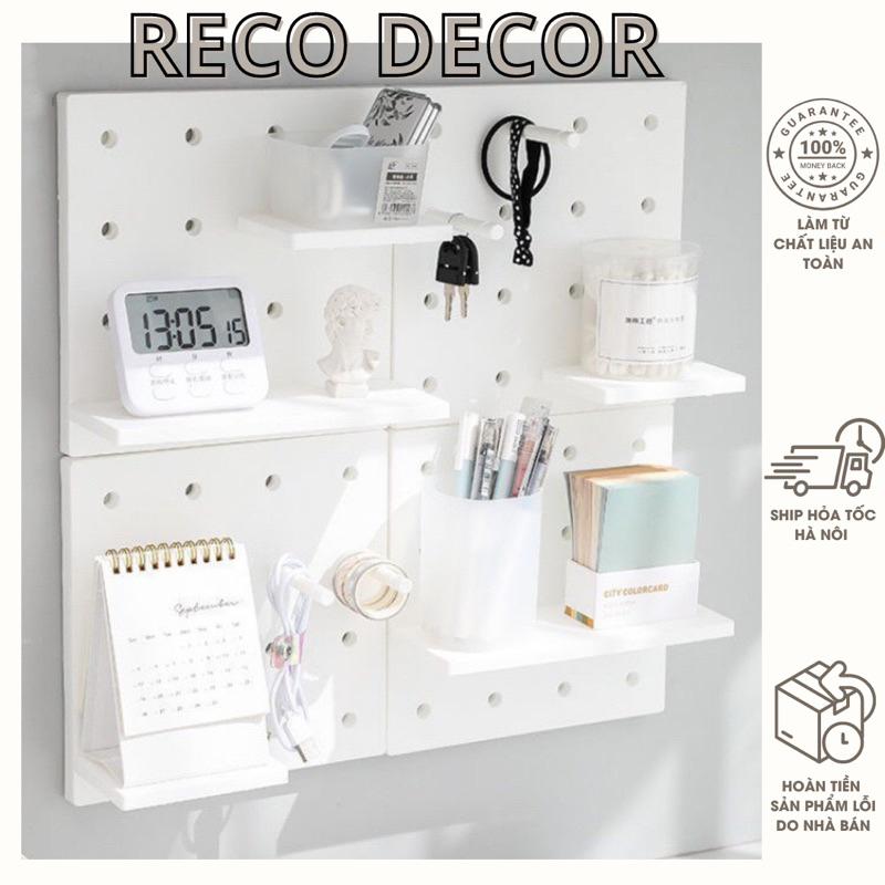 Kèm bộ phụ kiện Tấm Nhựa Treo Tường PegBoard Bảng Lỗ Trang Trí Decor RECO Đựng Sách Trưng Bày