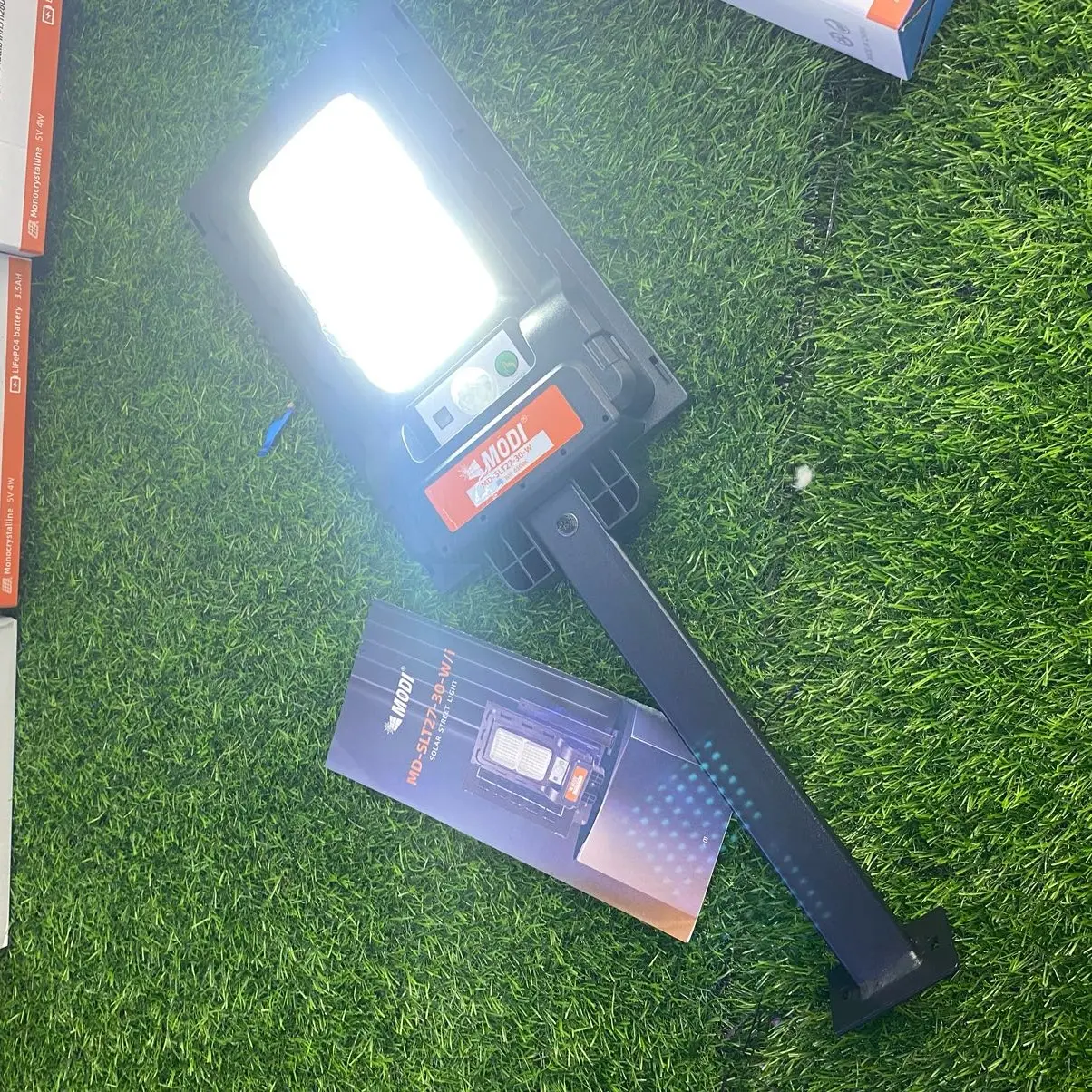 Đèn năng lượng Mặt Trời mini siêu sáng 30w Modisolar, model PT27. Chính hãng Thái Lan. Bảo hành 24 tháng