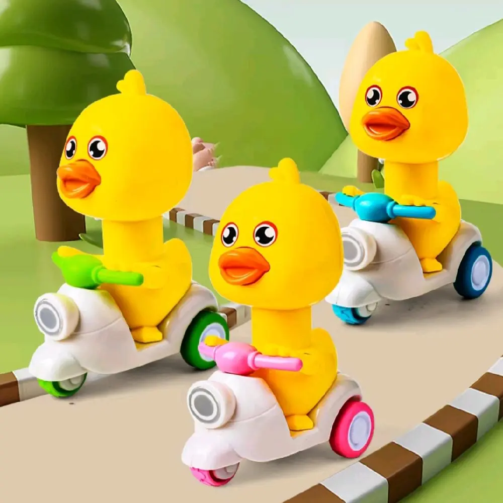 Đồ chơi vịt con đi xe máy Vespa, ấn đầu là chạy, cực kute cho bé yêu