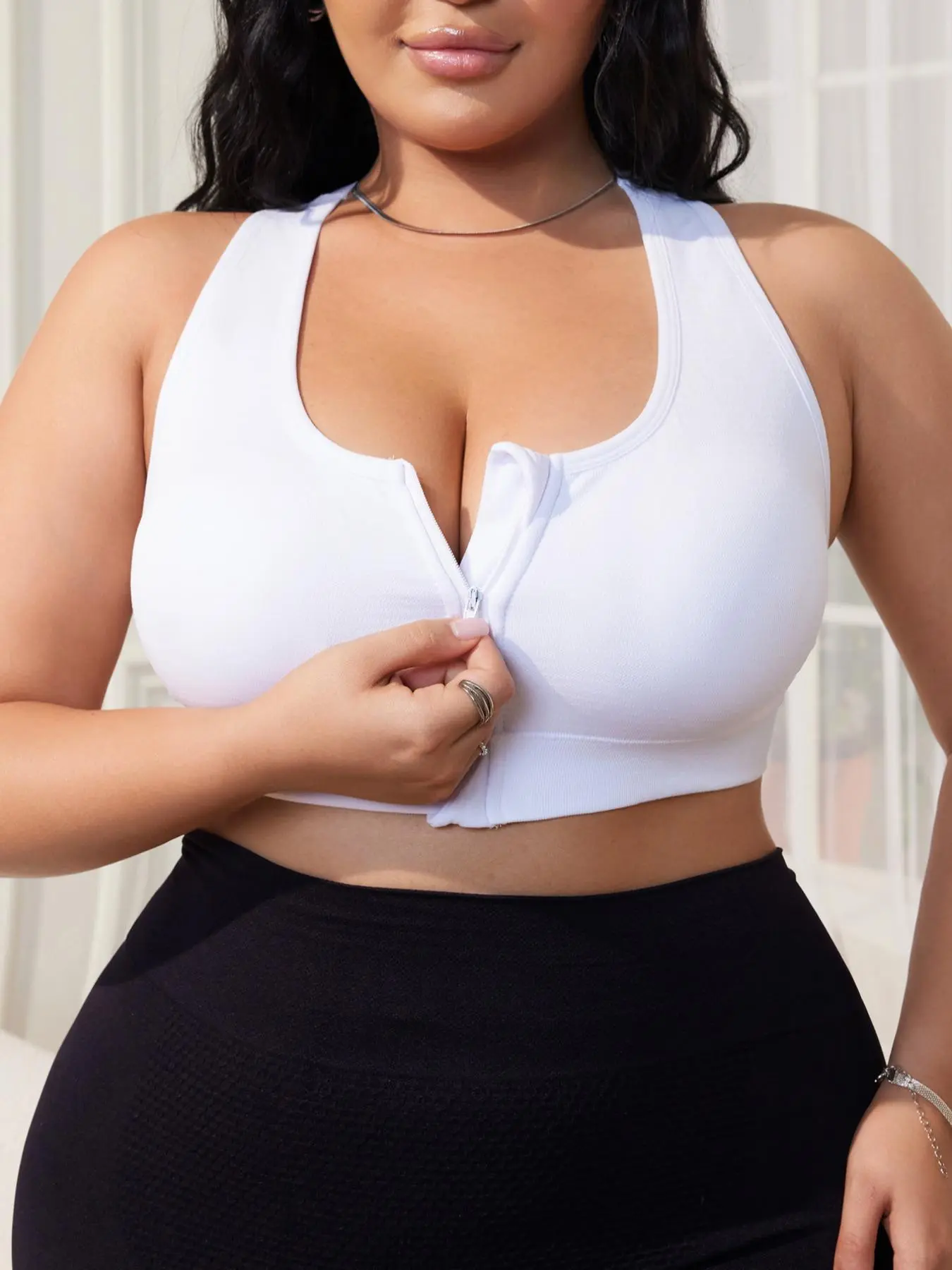 【Plus Size】 Solid Front Zipper Backless Bralette, Casual Comfortable Breathable Seamless Sports Bra for Daily Wear, Women's Plus Size Lingerie for All Seasons, Gymclothes