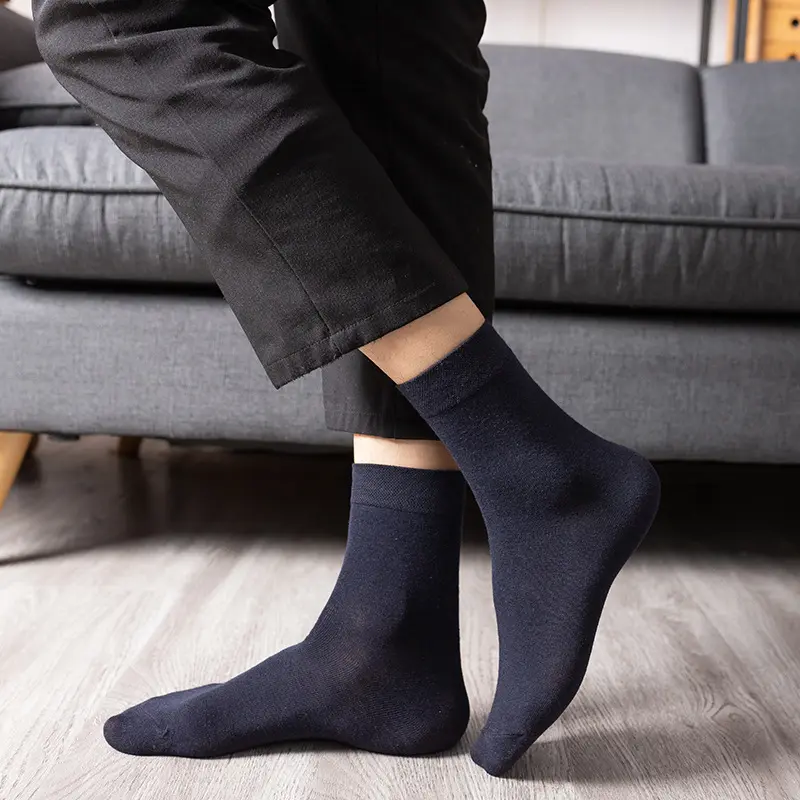 1 chiếc tất nam ống trung bình không trơn trượt, khô nhanh, màu sắc đơn, đen, trắng, xám Ong Menswear 2