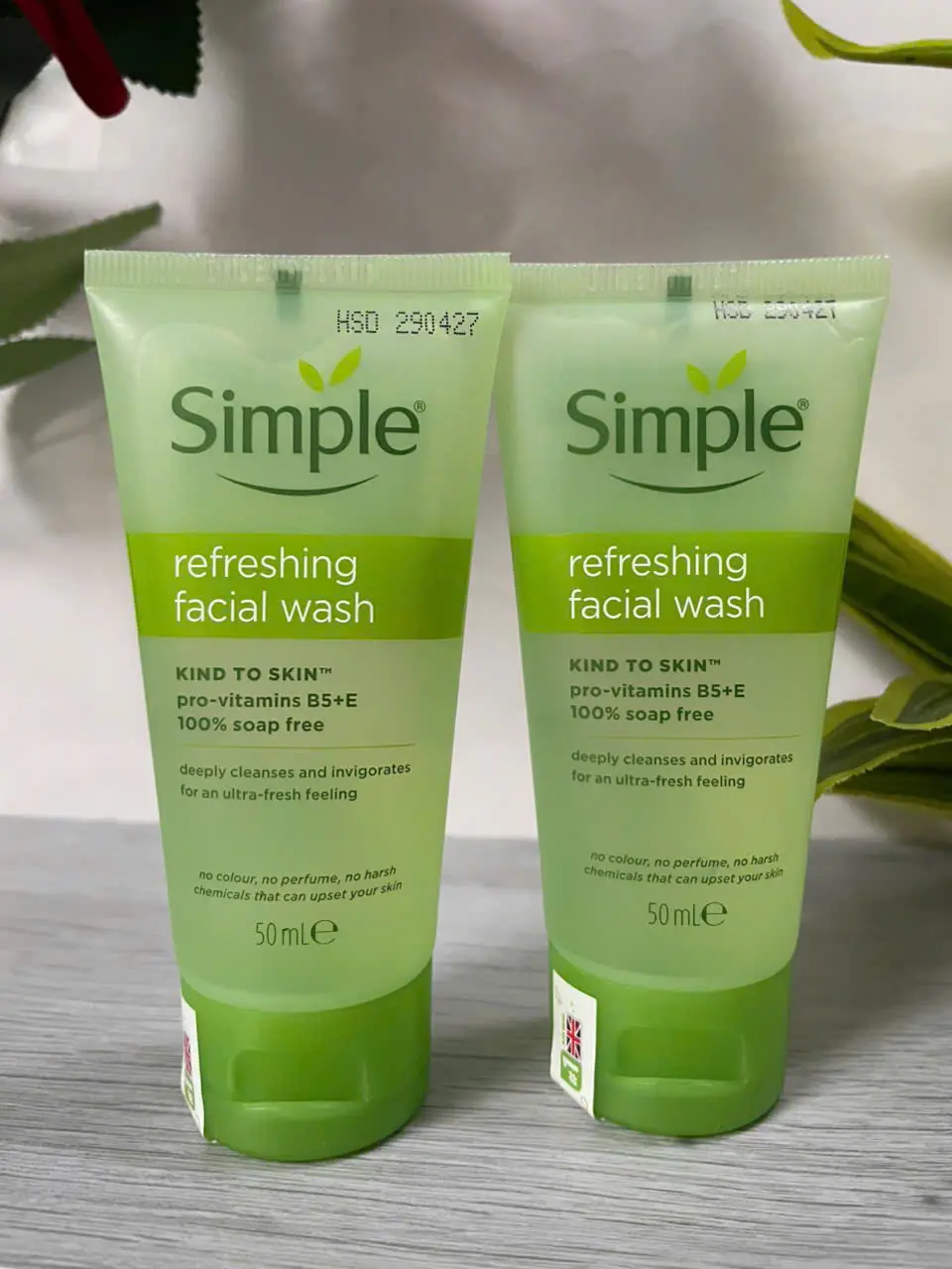 Combo 2 tuýp sữa rửa mặt Simple 50ml (2 tuýp = 100ml)