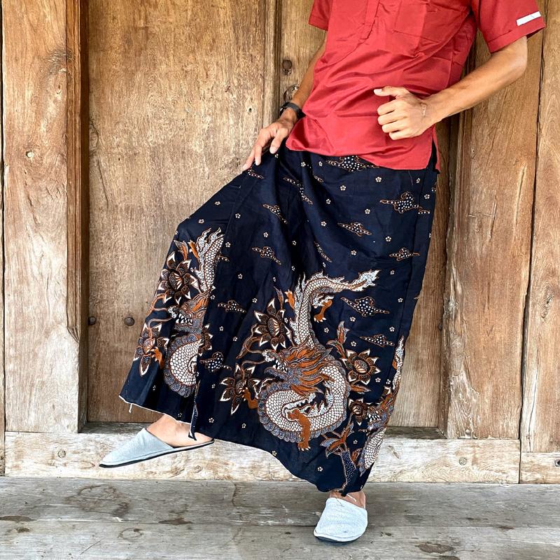 SARUNG CELANA BATIK GUNUNGAN AKSARA SARUNG DEWASA Katun Bunga Hitam Motif Pria Muslim Santri Pekalongan sarung pria dewasa celana  sarung 3