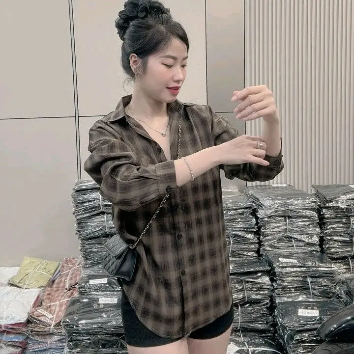 Áo Sơ Mi Nữ Tay Dài Sọc Caro Form Rộng Giấu Quần 8