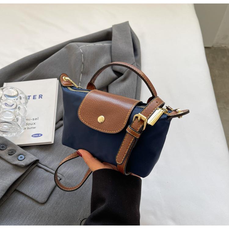 Product Introduction of Retro Explosions Handbag Shoulder Crossbody Bag Carrying High-grade Nylon Jiaozi Bag. 15