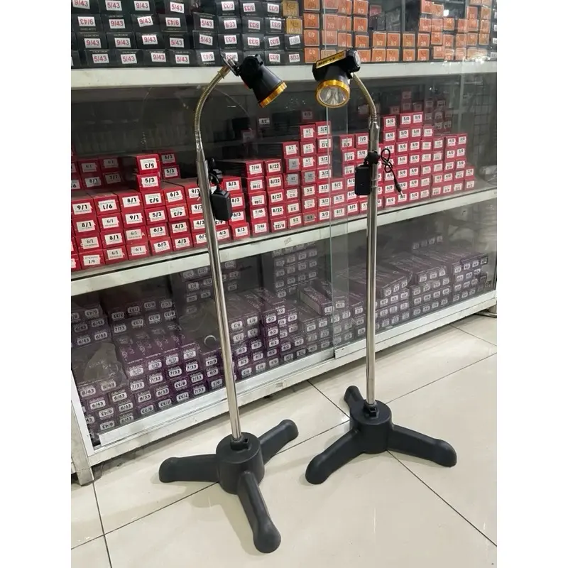 Đèn cây lấy ráy tai sạc pin ánh sáng trắng chỉnh cao thấp được, đế bằng nhựa đúc chắc chắn