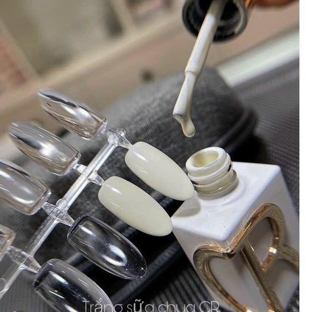 CR sơn màu trắng sữa ,sơn móng tay trắng sữa đẹp Làm Móng