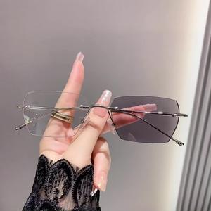 แว่นตาโฟโตโครมาติก เปลี่ยนสี สำหรับผู้ชายและผู้หญิง ป้องกันแสงสีฟ้า ไม่มีกรอบ สไตล์สวีส อินเทรนด์ เหมาะสำหรับสายตาสั้น ทันสมัย และสง่างาม มีระดับของการตัดแต่ง