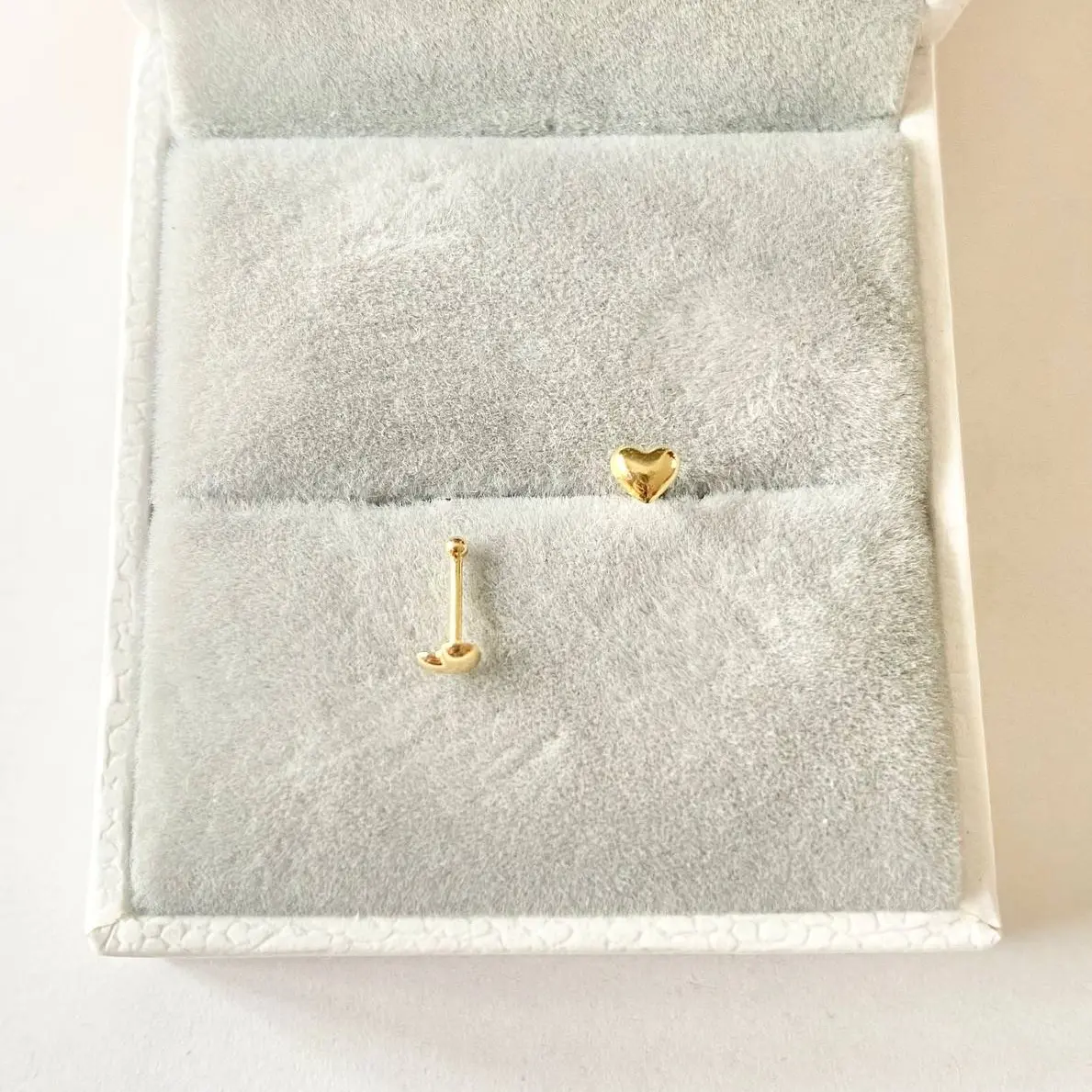 Pawnable 18K Gold Mini Puff Heart Barbel NO LOCK