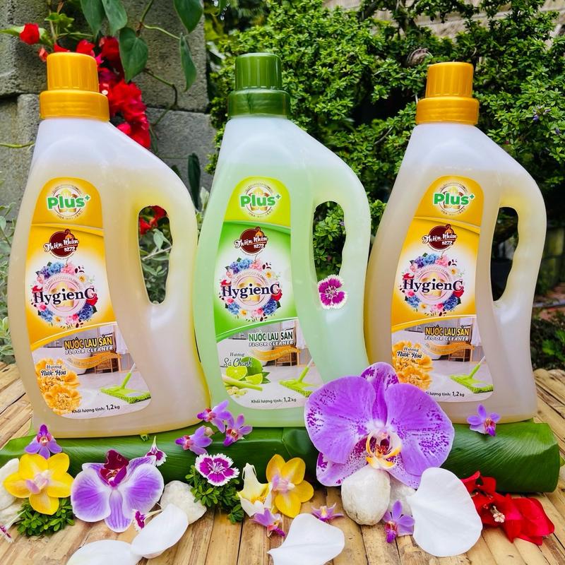 Combo Nước Lau Sàn HygienC Plus Tinh Dầu Sả Chanh & Hương Nước Hoa Làm Sạch Bóng Sàn Nhà, Ngăn Côn Trùng, An Toàn Cho Da Bé - Mỗi Can 1,2kg