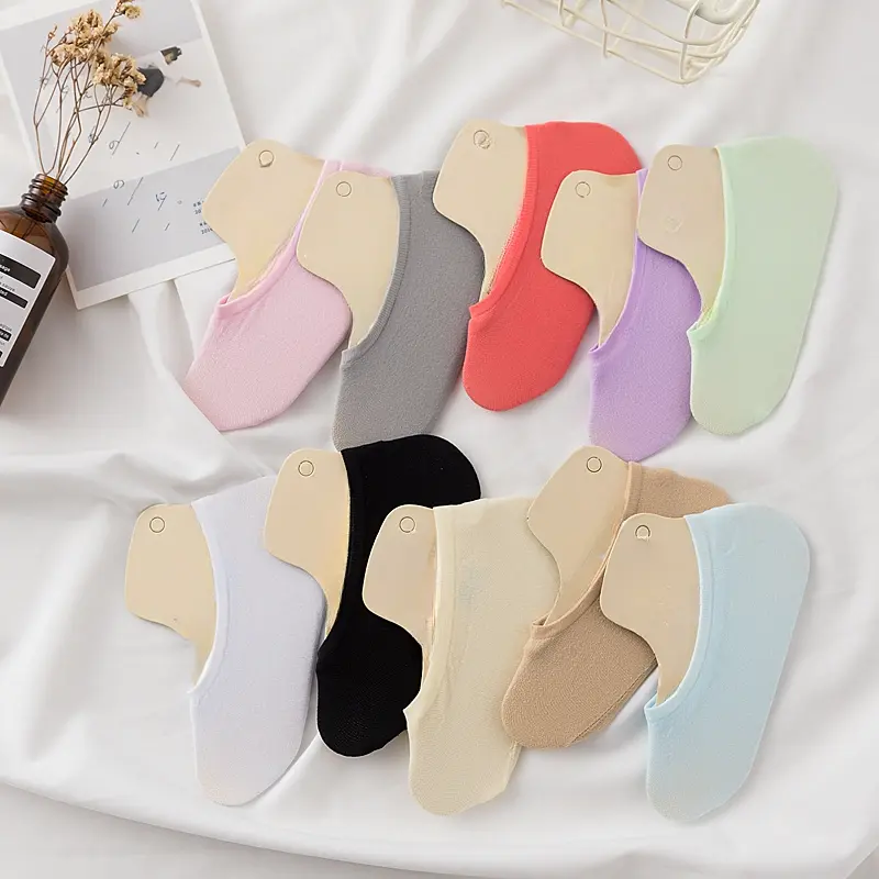 Fashion socks ladies boat socks in spring and summer are thin and shallow, and the bottom of the socks is black.