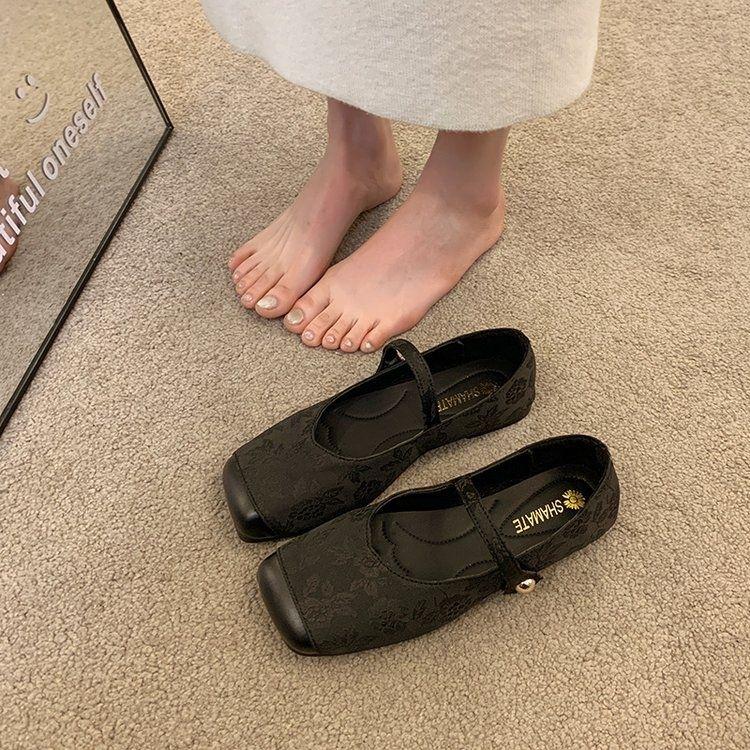 Product Introduction of Retro Chinese Style All-Match Flat Mary Jane Shoes Women's New Spring and Autumn Slip-on Soft Bottom Gommino Casual Fashion 5