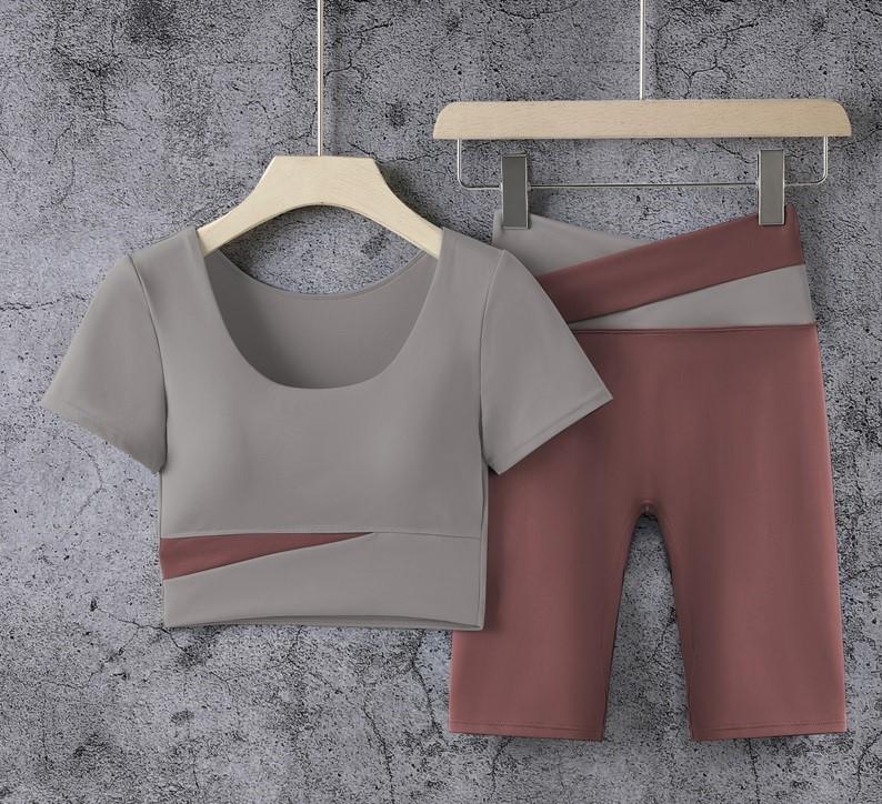 Product Introduction of Bộ đồ Tập Gym, Tập Thể Dục dành cho nữ S049. Set đồ 2 món gồm áo croptop có sẵn mút đệm và quần dài mặc tôn dáng. 7