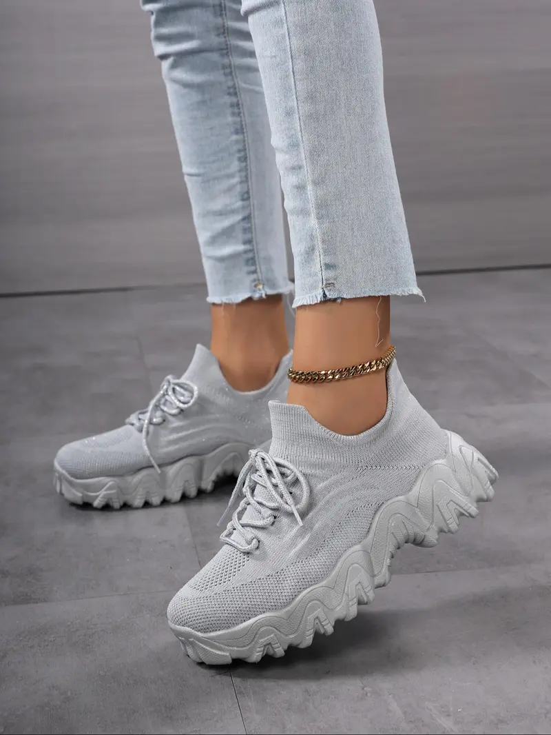 Product Introduction of Women's Sporty Lace Up Running Shoes, Casual Comfortable Breathable Shoes for Daily Wear, Female All-match Round Toe Shoes for Daily Wear 1