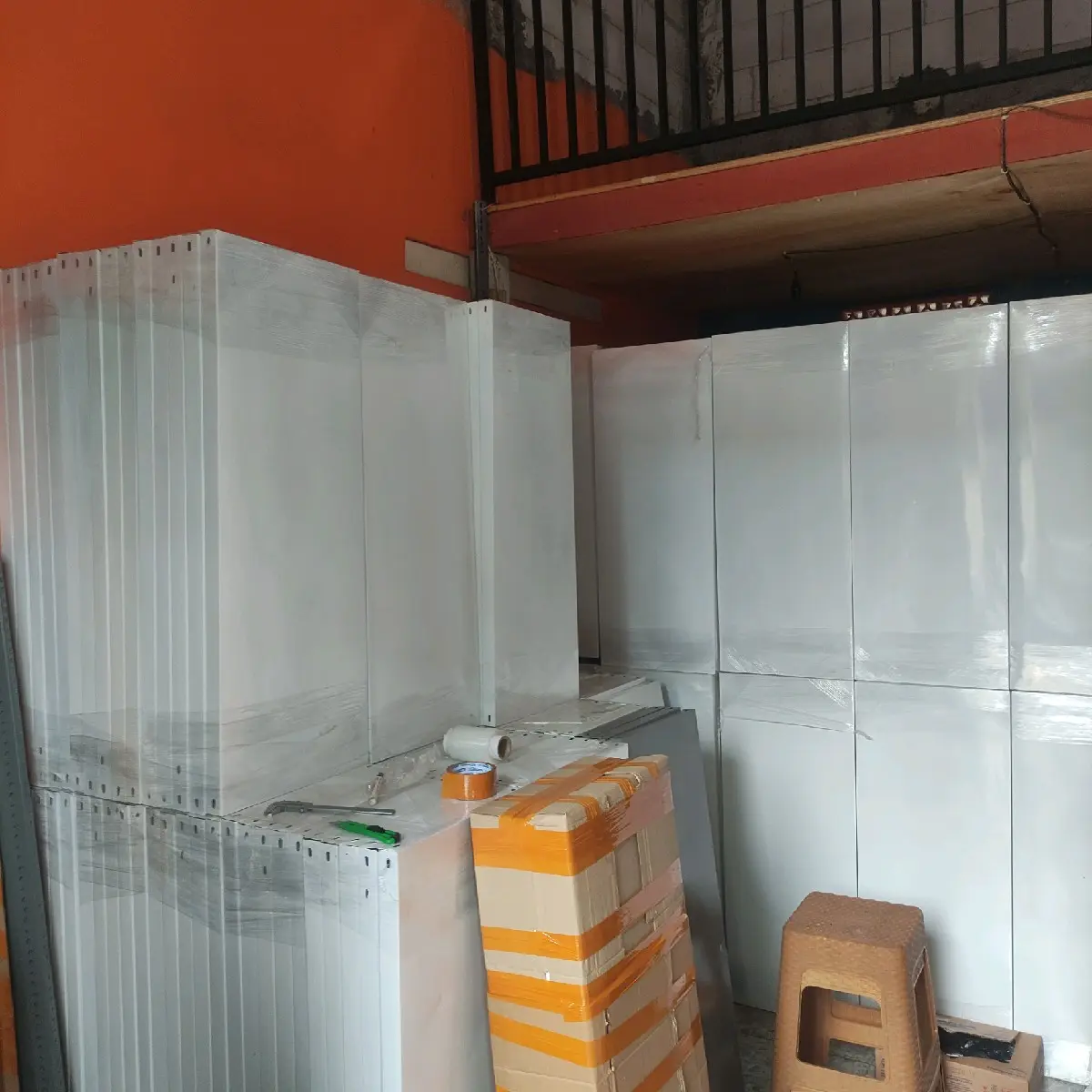 AMBLAN ATAU TATAKAN RAK SUSUN BAHAN PLAT FRRE BAUD MUR Dapat disesuaikan