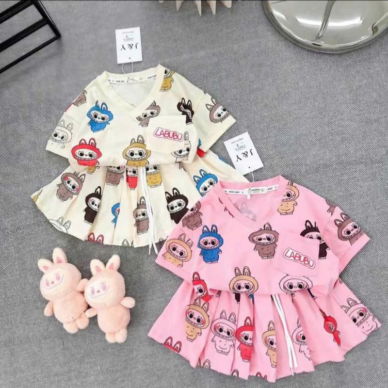 ( COMBO 2 BỘ ) Bộ đồ bé gái mẫu váy xếp ly LABUBU C. L ( có quần lót bên trong ) 2 màu BE + HỒNG chất côtton mềm  sz 9- 44 kg quần áo bé gái mùa hè váy