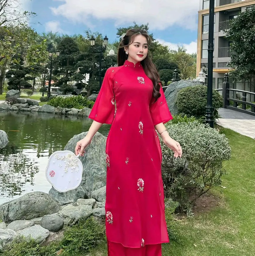 Set áo dài cách tân - tơ thêu hoa 4 tà - Dáng suông duyên dáng, chất tơ mềm mại thoáng mát, cực xinh cho các nàng lên hình- Áo dài Mieso