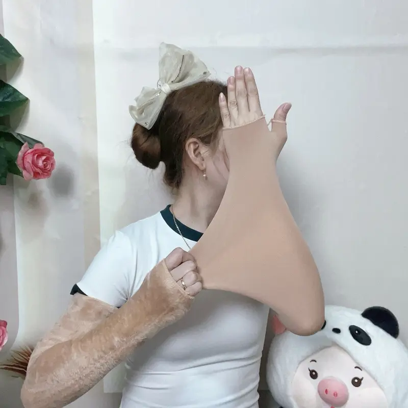 ( kèm quà) ống tay lông nhung có xỏ ngón cao cấp . Lót lông êm  ái và co giãn tốt. Khuyến  mãi  mua 5 đôi tặng  vớ  ủ kem + 2 món  quà  . Mua 10 đôi tặng  2 đôi vớ  ủ kem + 2 quà ). Ong tay 6