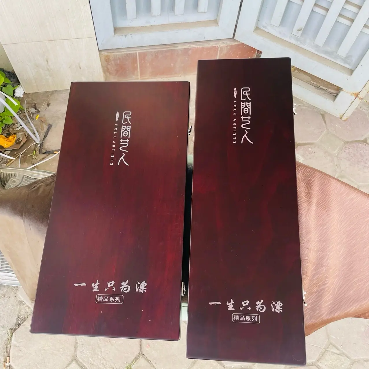 Hộp đựng phao, hộp trưng bày phao của hãng Nghệ Nhân e sẵn hàng - Chất liệu: gỗ cao cấp - Bên trong lót nhung tránh xước phao - E có 2 kích thước: + 58x29,5x4cm + 65x22x4cm