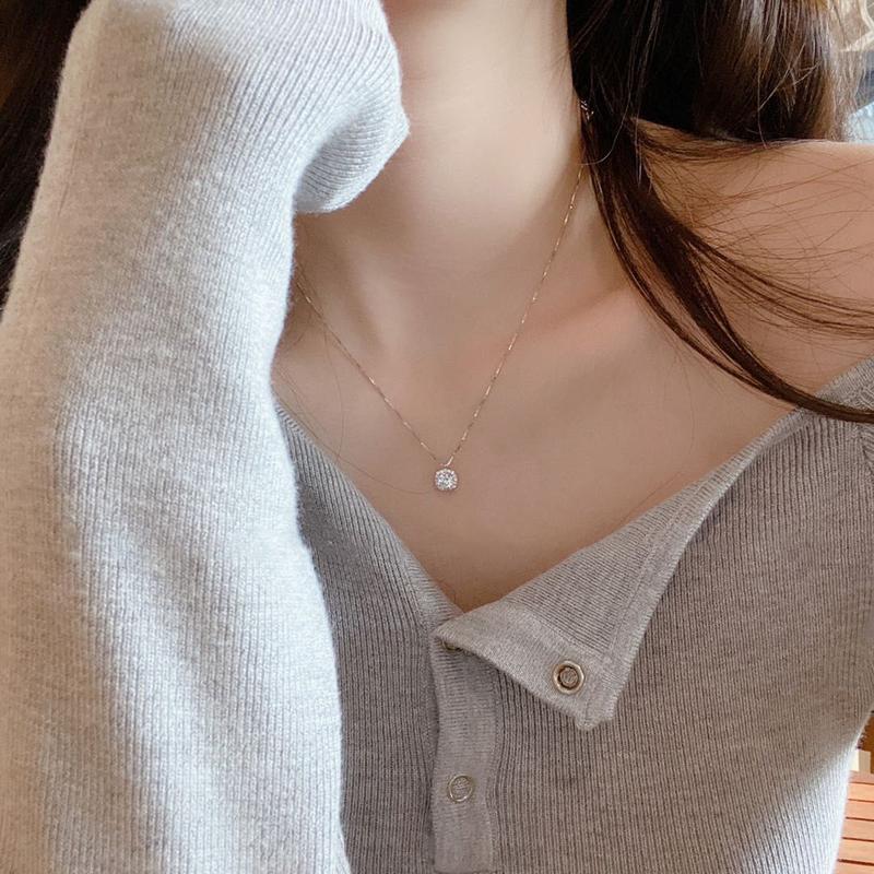 Product Introduction of Gold Live 18K top gifter Jewelry Fashion Wedding Gold Plated Small Square Diamond Flash Diamond Clavicle Necklace Pendant 10