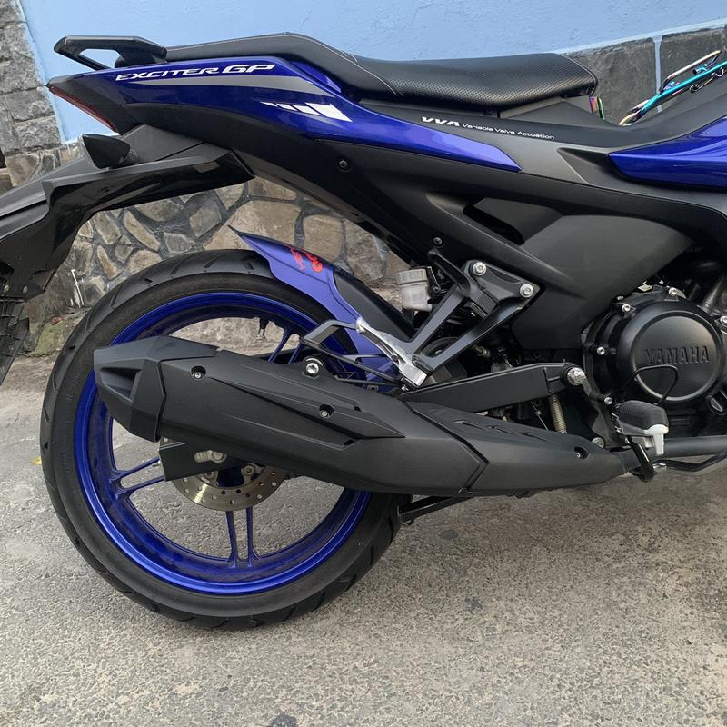 Ốp pô và chụp đích pô xe EXCITER 155 kiểu THÁI đích ĐEN Nhãn Dán Sticker