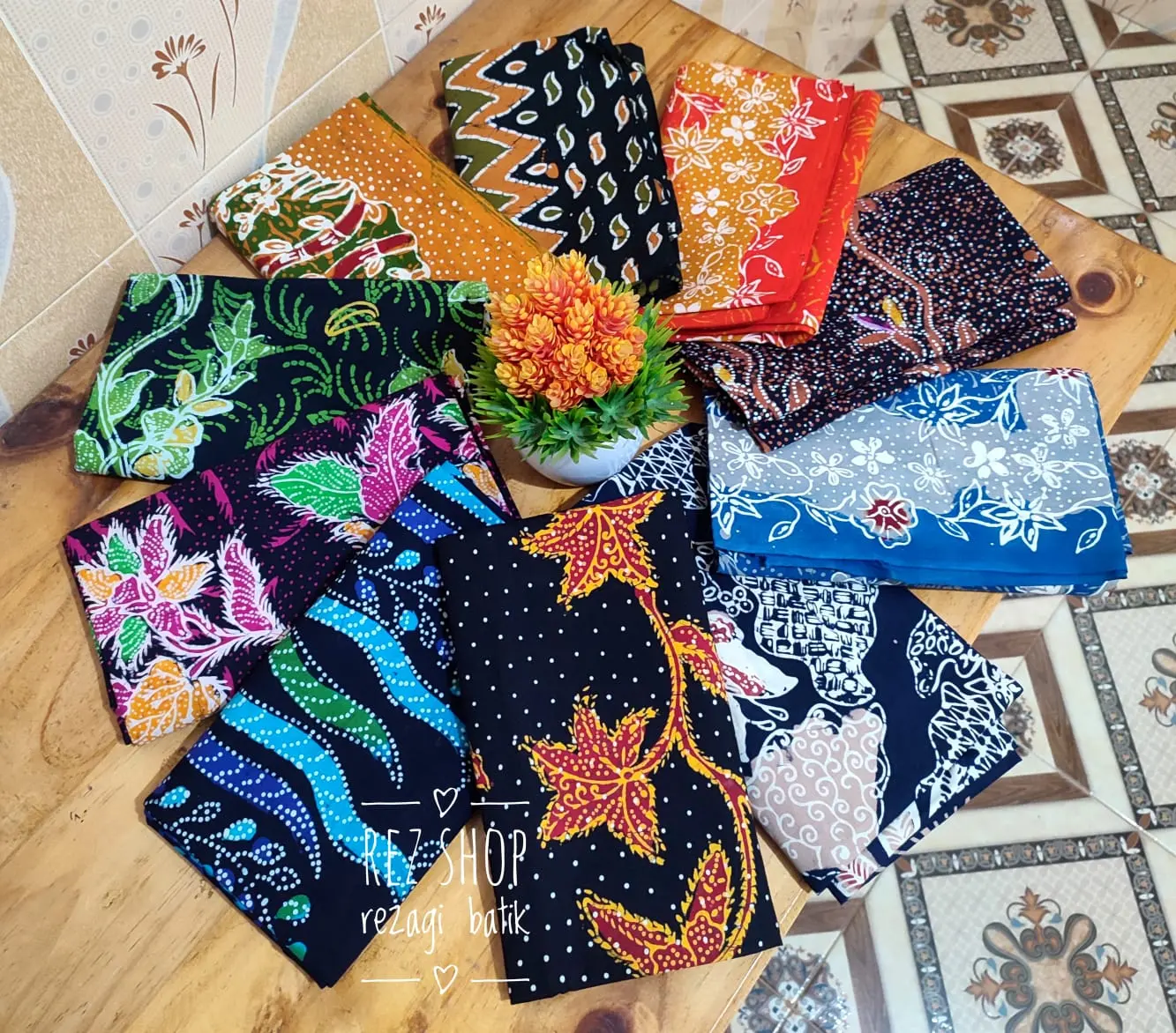 NusantaraShop Kain Batik Tulis Madura 100% Handmade Superwarna Motif Khas Pamekasan Cotton Santyu Ukuran 113cm x 190-195cm Seragam Coklat