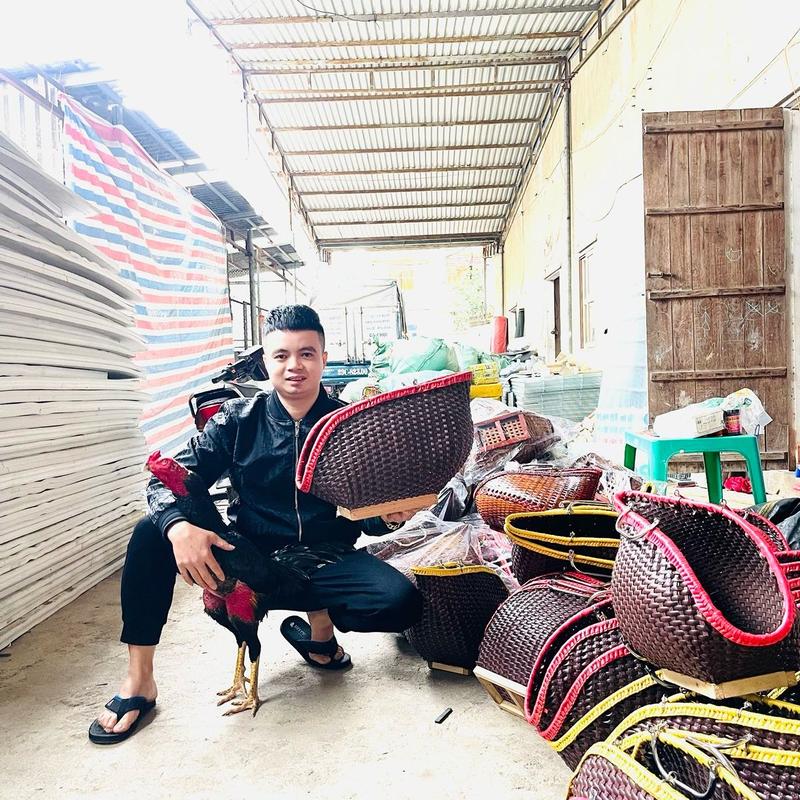 Giỏ nhựa màu cafe cho gà chọi