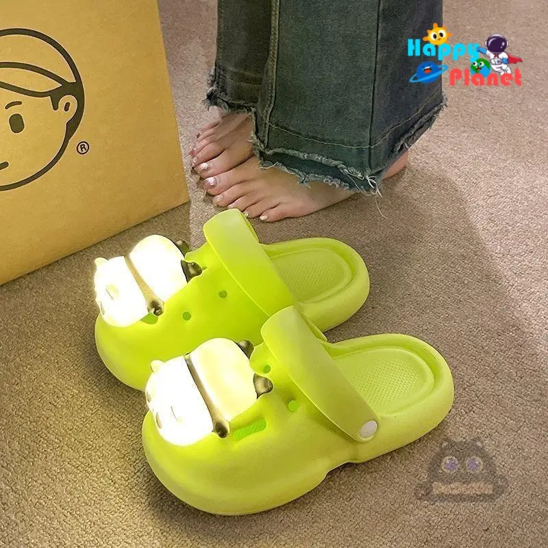 Dép Lê Gấu Trúc, Thiết Kế Gấu Trúc Hoạt Hình, Có Rèn Thông Gió, Đèn Ngủ, Phát Sáng Vui Nhộn, Dép Lê Đế Mềm, Thích Hợp Cho Học Sinh, Dép Cho Bé Gái, Phong Cách Hoạt Hình