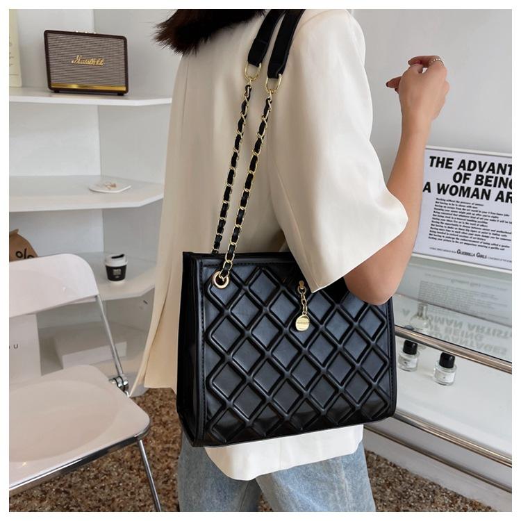 Product Introduction of Túi Kẹp Nách Đeo Vai Thời Trang Mới Mùa Hè, Thêu Kim Cương, Dây Thừng, Túi Xách, Túi Tote Dây Xích Hợp Xu hướng Dành Cho Nữ, 2024 10