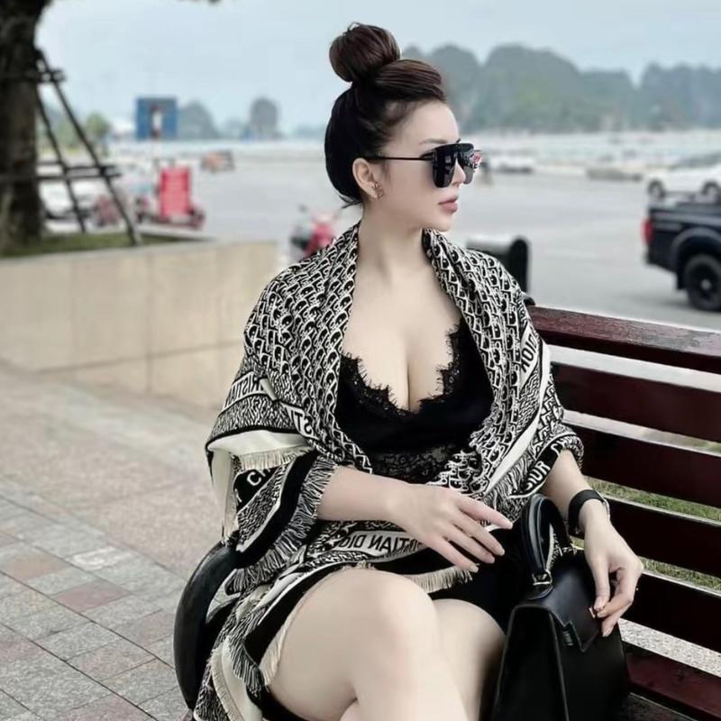 Khăn dạ choàng vuông hoạ tiết đen trắng 1m4x1m4