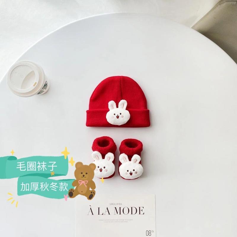 Product Introduction of Bộ Mũ Len Và Tất Cho Em Bé Màu Đỏ, Thích Hợp Cho Mùa Thu Và Mùa Đông, Dệt Kim Dày, Cho Bé Trai Và Bé Gái, Thích Hợp Cho Trẻ Sơ Sinh Tháng Nhỏ 5