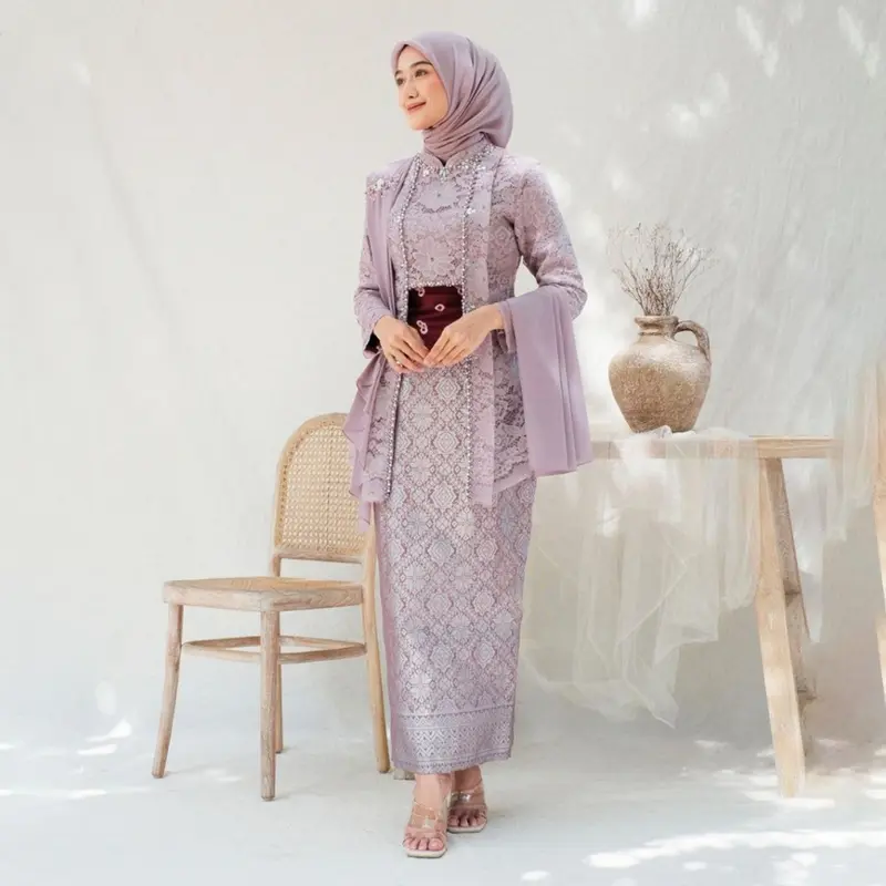 KEBAYA SOLO - Setelan Kebaya Batik Kutubaru Laksmi - Kebaya Sabira Laksmi Kutubaru Kebaya Lamaran Modern Kebaya Wisuda Kebaya Bridesmaid Kebaya Kondangan Atasan Baju Cantik Kancing Panjang Pesta Wanita Brokat Dress Payet Songket Motif Mewah 4