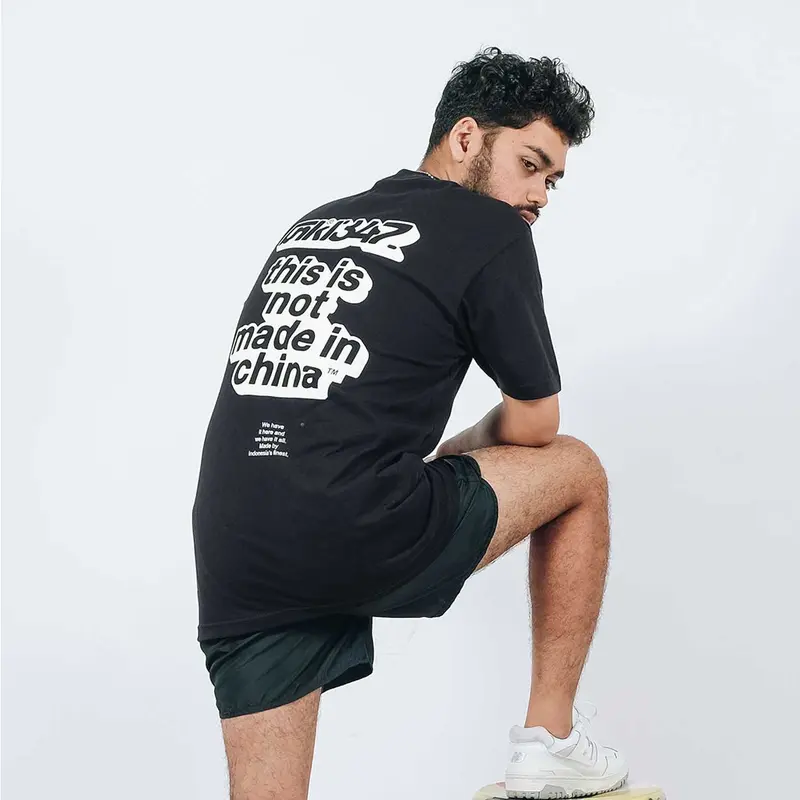 UNKL347 T-Shirt Hitam Bahan Combed Motif Simpel LOGS 0